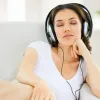 ​Чим насправді шкодить слухання музики у навушниках?