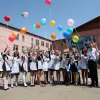 ​Українські випускники в останній раз почули шкільний дзвоник