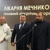 ​​У Дніпрі, захисники і патріоти України нагородили представників лікарні ім. Мечникова