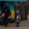 ​На КПВВ «Станиця Луганська» жінка залишила 11-річну дочку