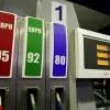 Як низько впаде ціна на бензин?
