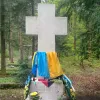 ​В Україну привезли могильний хрест Степана Бандери