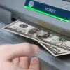 ​У Києві правоохоронні органи затримали підозрюваних у викрадені грошей з банкоматів