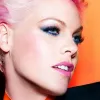 ​Співачка Pink вилікувалася від коронавірусу й після одужання виділила по 500 тисяч доларів у фонди для допомоги у боротьбі з коронавірусом