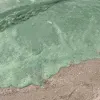 ​В Николаеве вода на пляже окрасилась в ядовито-зеленый цвет