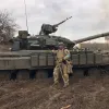 Азовці, крім того що знищили ворожу бронетехніку, ще й захопили кілька танків Т-72, які вже стали в стрій та захищають Маріуполь від російських окупантів