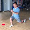 ​Володимир Зеленський рекомендує українцям качати прес та прибирати