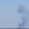 ​У Токмаці – вибухи: місцеві повідомляють про знищення складу окупантів (фото)