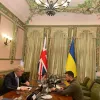 Російське вторгнення в Україну : Британський прем'єр зустрівся у Києві з Зеленським