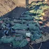 ​Російське вторгнення в Україну : «Родина тебя бросит»: У селі під Харковом знайшли братську могилу загарбників