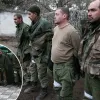 ​Російське вторгнення в Україну :  Україна утримує близько 300 російських військовополонених