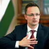 Глава МЗС Угорщини знову приїхав в москву