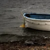 ​На Херсонщині росіяни скинули на човен з цивільними розривну гранату
