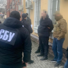 На Запоріжжі СБУ затримала військового прокурора на вимаганні неправомірної вигоди На Запоріжжі СБУ затримала військового прокурора на вимаганні неправомірної вигоди