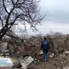​Нічні атаки росіян на мирне населення продовжуються: у Селидовому поранено бабусю та двох її онуків