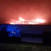 В Мукачеві загорівся дах лижної фабрики: залучено 127 рятувальників