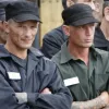 росіяни сотнями звозять в’язнів для поповнення своїх підрозділів