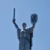 Монтаж тризуба на монумент «Батьківщини - мати» завершено