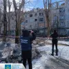 Дванадцять поранених через обстріл окупантами багатоповерхівки в Покровську – тривають рятувальні роботи (ФОТО)