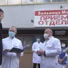 Благодійний вантаж для боротьби з COVID-19 передали медикам лікарні №16 та ОКЛ ім. Мечникова