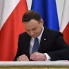 ​Російське вторгнення в Україну : Президент Польщі підписав зміни до закону про допомогу українським біженцям