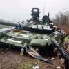 Російське вторгнення в Україну :  Т-72Б3М спокійно спочиває біля Красногорівки на Донеччині Російське вторгнення в Україну :  Т-72Б3М спокійно спочиває біля Красногорівки на Донеччині