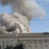 ​У Херсоні – вибухи: зафіксовано "приліт" біля облдержадміністрації (відео)