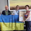 Директору компанії Baykar подарували прапор, який підписали захисники України з батальйону "ДаВінчі" 