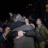 Емоційні фото звільнених сьогодні з російського полону жінок