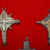 Унікальні хрести, які вже багато років поспіль бережуть працівники Дніпровського музею