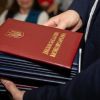 Не встигли піти, як вже повертаються: МОН повернуло червоні дипломи для студентів  Не встигли піти, як вже повертаються: МОН повернуло червоні дипломи для студентів