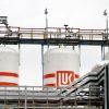 ​У російському Волгограді палає НПЗ після атаки дронів