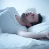Мелатонін, який виділяється під час сну може допомогти подолати коронавірус