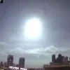 ​Найбільш імовірною причиною спалаху над Києвом, на думку фахівців Державного космічного агентства, є падіння метеорита з потоку Лірид