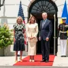 ​Перша леді України Олена Зеленська зустрілася в Білому домі з американською першою леді Джилл Байден і президентом США Джо Байденом
