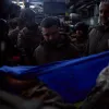 Захисники Бахмута передали Зеленському український прапор для Конгресу США