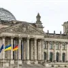 ​Бундестаг поднял флаг Украины в годовщину нападения России