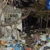 Тонули у смітті та відходах: у Дніпрі діти викликали копів через жахливі умови життя