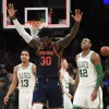 Форвард "Нікс" із потужним слемданком не помітив оборону "Бостона": момент дня в НБА