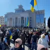 Російське вторгнення в Україну : Мітинг у Херсоні, який анонсували на 10:00, військові РФ закидали світлошумовити та зі сльозогінним газом гранатами.