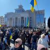 Російське вторгнення в Україну : Мітинг у Херсоні, який анонсували на 10:00, військові РФ закидали світлошумовити та зі сльозогінним газом гранатами. Російське вторгнення в Україну : Мітинг у Херсоні, який анонсували на 10:00, військові РФ закидали світлошумовити та зі сльозогінним газом гранатами.