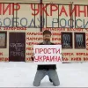 ​У санкт-петербурзі заарештували підприємця, котрий написав антивоєнні написи на фасаді свого магазину