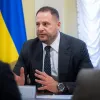 ​Керівник ОП Андрій Єрмак: «Позиція України незмінна - держава ніколи не вела переговори з так званими ДНР, ЛНР, сепаратистами, терористами – і не буде їх вести»