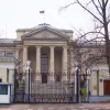Судові виконавці у Варшаві видворили посольство росії з будинка, яким воно володіло незаконно