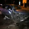 Серед Дніпра сталась аварія: автомобіль врізався в магазин солодощів