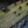 У Бучі на вулиці Склозаводській ремонтують пошкоджені ворогом багатоповерхівки