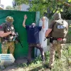 ​Відправляли ворогу дані про вогневі позиції українських захисників у прифронтових містах – підозрюються мешканці Бахмута та Краматорська