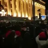 ​Центр Тбілісі. Тисячі людей чекають звернення Володимира Зеленського.