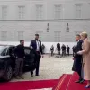 ​Президентське подружжя вже прибуло до Варшави, де їх зустріли Анджей Дуда з дружиною