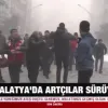 ​Люди тікають від падаючих будівель в Туреччині